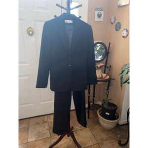 Women's Tahari Arthur S. Levine Pantsuit Size 6